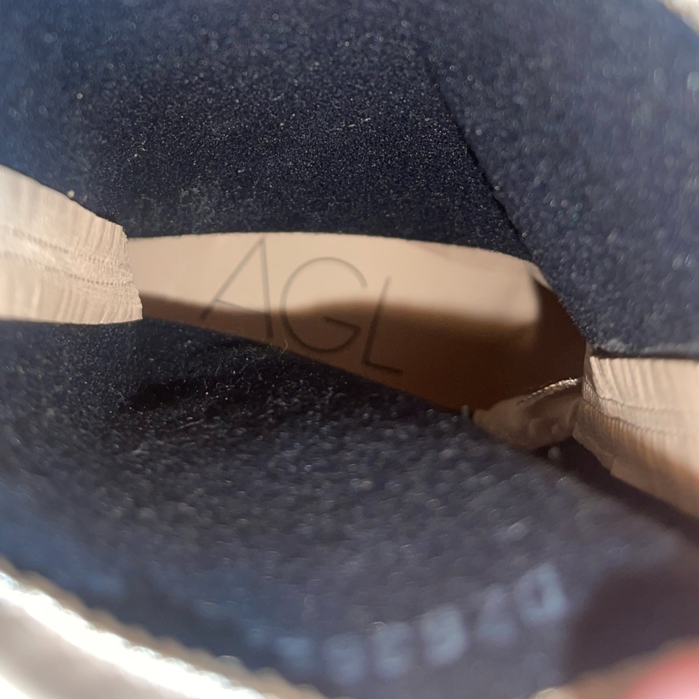 AGL Tiggy Stretch Patent Bootie NWOT - Picture 7 of 10